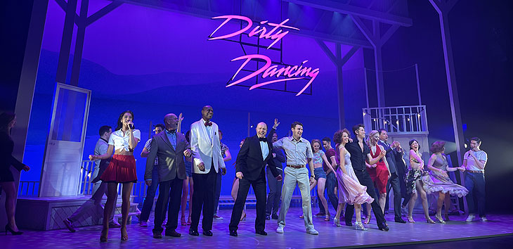 Finale Dirty Dancing auf der Bühne des Deutschen Theater München am 10.03.2023 (©Foto: Martin Schmitz)